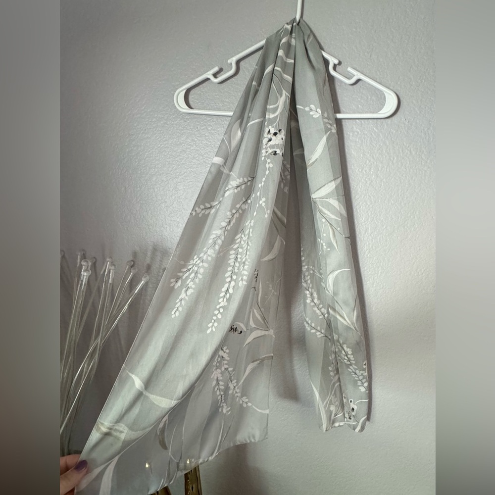 Grey & White Floral Classic Long Scarf. 2000’s.